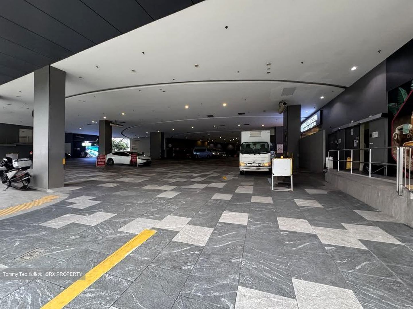 Jalan Sultan (D7), Retail #632852361